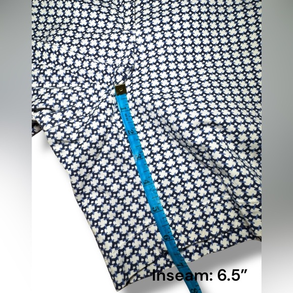 Land's End Fit 2  Bermuda Golf Shorts Geometric White & Blue Style Size 14 EUC - Picture 10 of 11